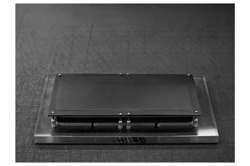 ARC’TERYX VEILANCE の縫い目のないレザーケースグッズに注目 アークテリクス ヴェイランス HYPEBEAST ハイプビースト