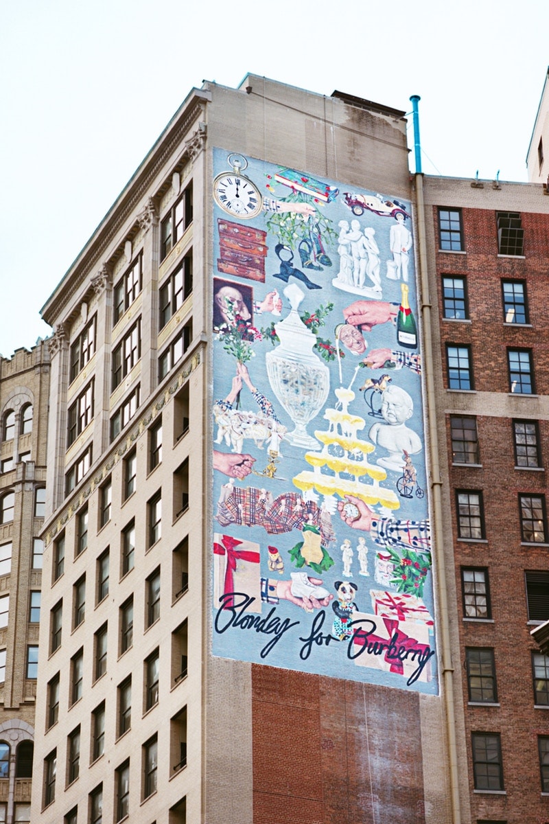 ブロンディ・マッコイと Burberry がチームアップしてNYの街中に3つの巨大な壁画を製作