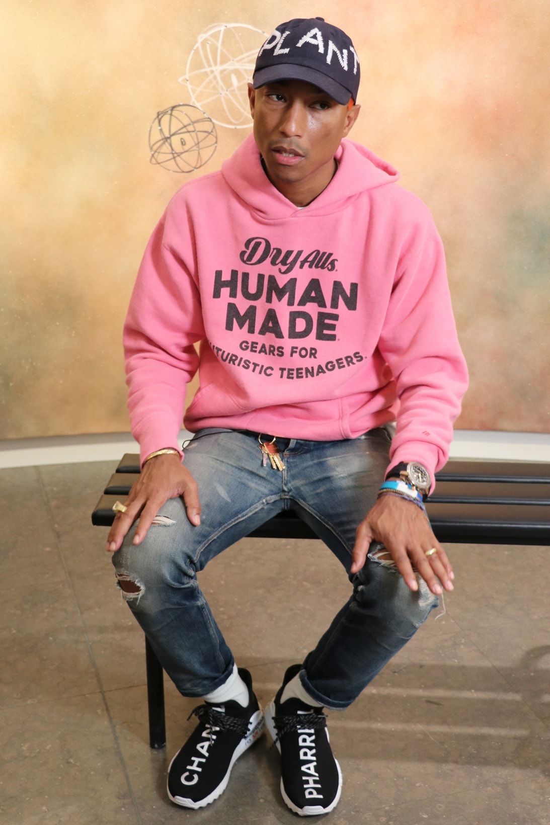 ファレル・ウィリアム自らが着用する世界で一足だけの Pharrell x Chanel x adidas Originals Hu NMDをチェック pharrell williams シャネル アディダス オリジナルス hypebeats ハイプビースト カスタマイズ 手書き メッセージ colette コレット