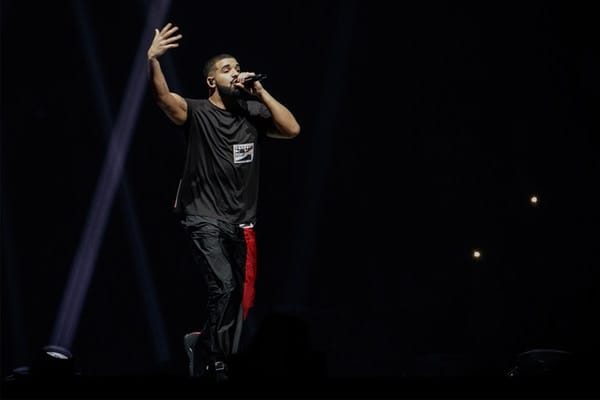 Drake の Boy Meets World Tour オセアニア編は Prada が衣装を提供
