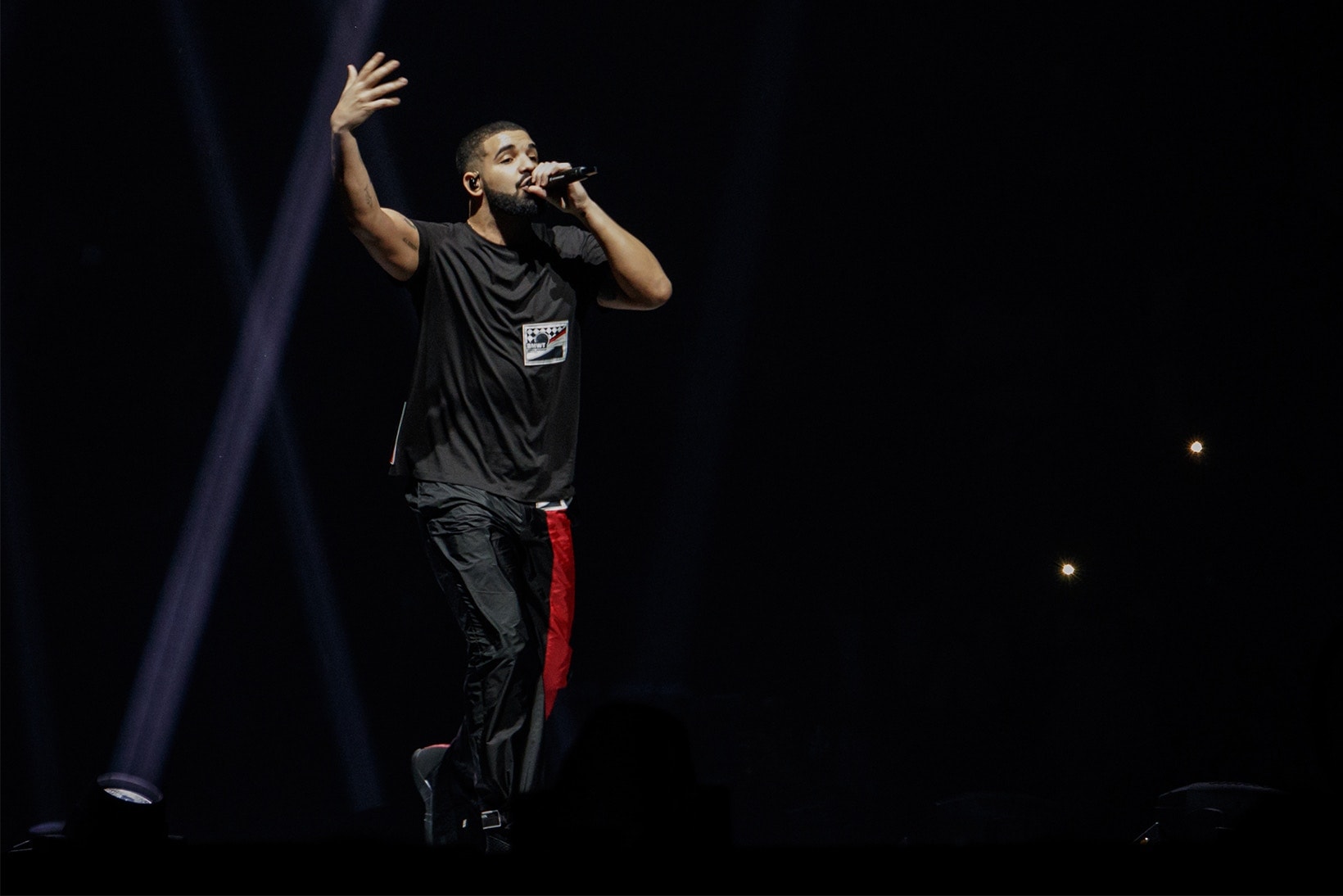 Drake の Boy Meets World Tour オセアニア編は Prada が全衣装を提供 プラダ ドレイク ツアーイタリアの老舗メゾンが完全一点モノのエクスクルーシブ衣装を製作していたという超VIP待遇が判明 Drizzy