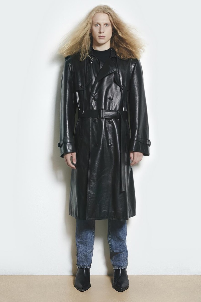 モードブームの再起をかけた Helmut Lang による 2018年リゾートコレクションが到着 苦渋を味わったランウェイからわずか3ヶ月で、モードとストリートの融合は成功となったのか？ フーディ ジップパーカ レザージャケット トレンチコート デニムパンツ