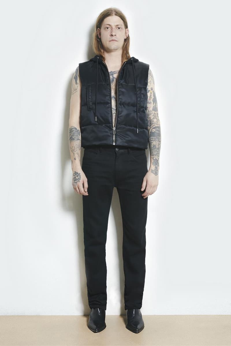 モードブームの再起をかけた Helmut Lang による 2018年リゾートコレクションが到着 苦渋を味わったランウェイからわずか3ヶ月で、モードとストリートの融合は成功となったのか？ フーディ ジップパーカ レザージャケット トレンチコート デニムパンツ