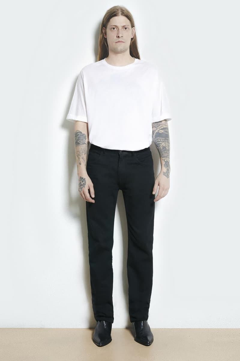 モードブームの再起をかけた Helmut Lang による 2018年リゾートコレクションが到着 苦渋を味わったランウェイからわずか3ヶ月で、モードとストリートの融合は成功となったのか？ フーディ ジップパーカ レザージャケット トレンチコート デニムパンツ