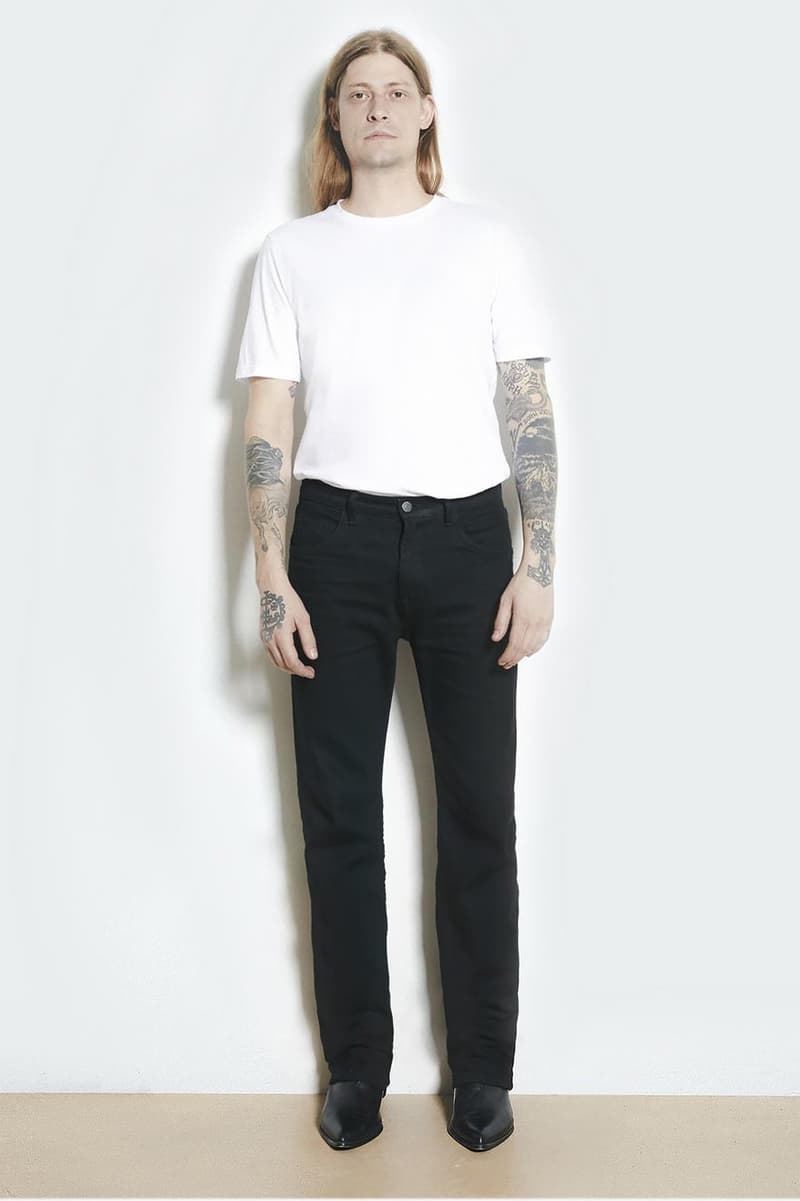 モードブームの再起をかけた Helmut Lang による 2018年リゾートコレクションが到着 苦渋を味わったランウェイからわずか3ヶ月で、モードとストリートの融合は成功となったのか？ フーディ ジップパーカ レザージャケット トレンチコート デニムパンツ