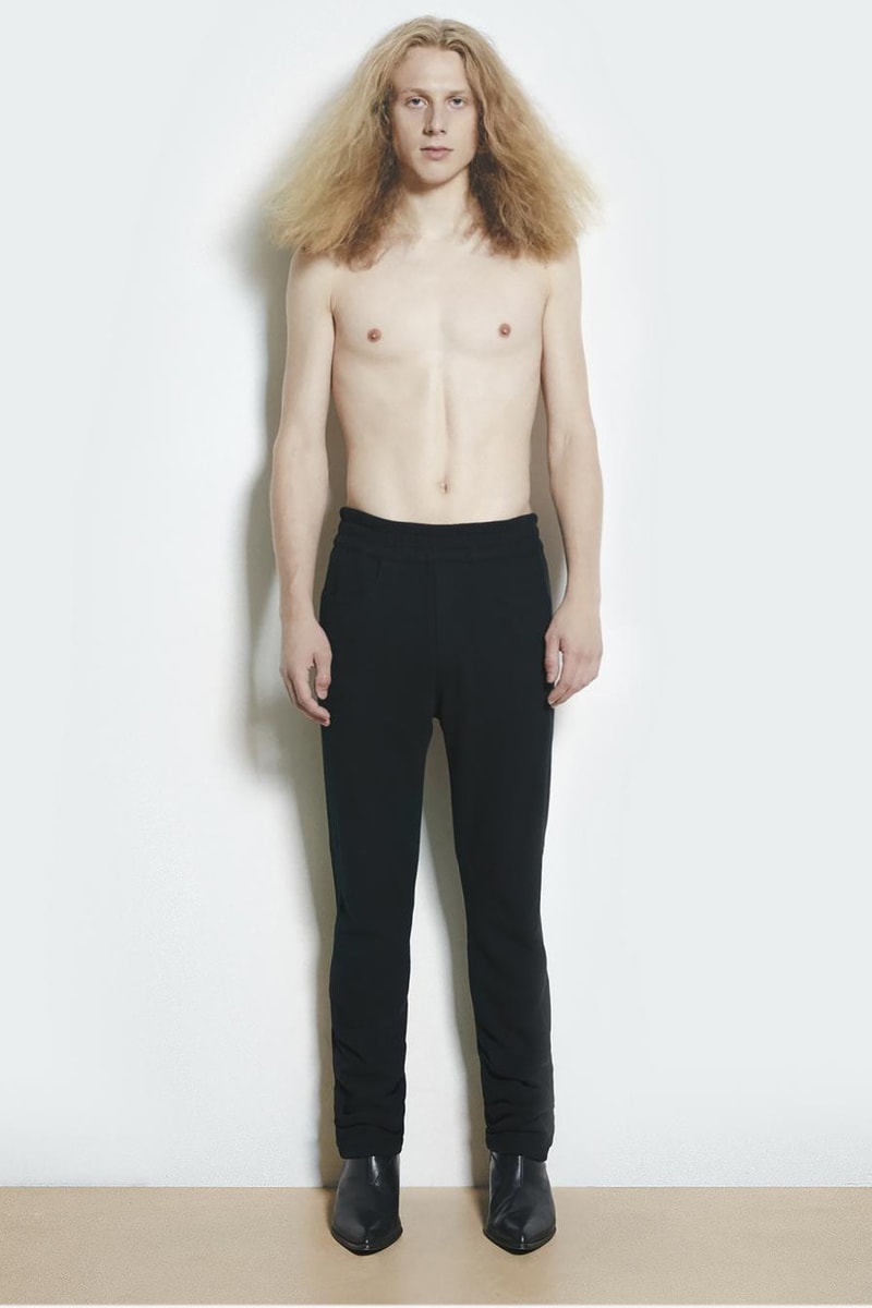 モードブームの再起をかけた Helmut Lang による 2018年リゾートコレクションが到着 苦渋を味わったランウェイからわずか3ヶ月で、モードとストリートの融合は成功となったのか？ フーディ ジップパーカ レザージャケット トレンチコート デニムパンツ