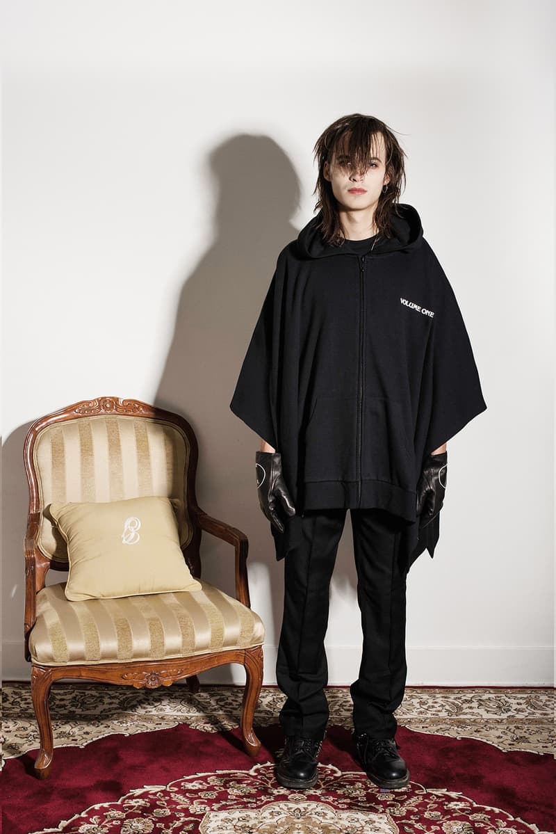 風変わりな80年代ロックスタイルを体現したミッドナイトスタジオ2017年秋冬コレクション 英国パンクバンドをモチーフに〈GUESS〉、〈Hawkers.Co〉とのコラボピースも織り交ぜたルックブック デニムセットアップ ユーティリティポケットベスト サングラス トラックスーツ