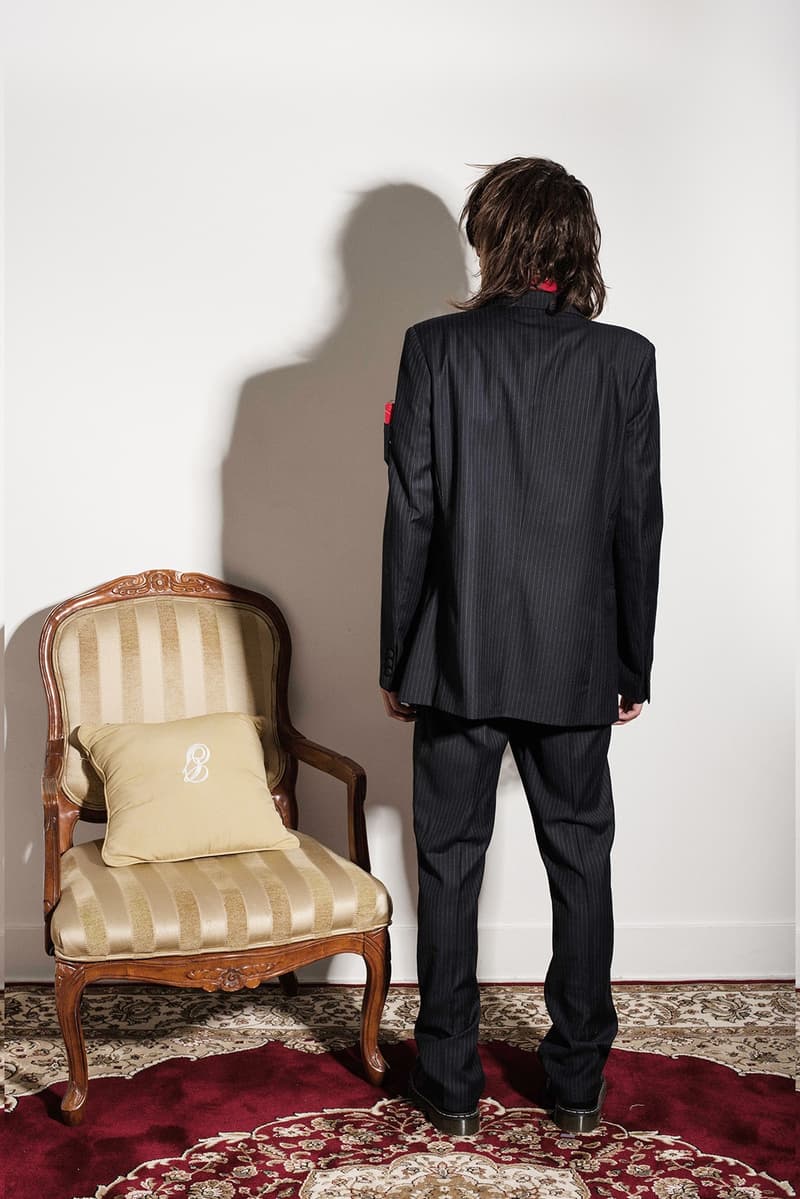 風変わりな80年代ロックスタイルを体現したミッドナイトスタジオ2017年秋冬コレクション 英国パンクバンドをモチーフに〈GUESS〉、〈Hawkers.Co〉とのコラボピースも織り交ぜたルックブック デニムセットアップ ユーティリティポケットベスト サングラス トラックスーツ