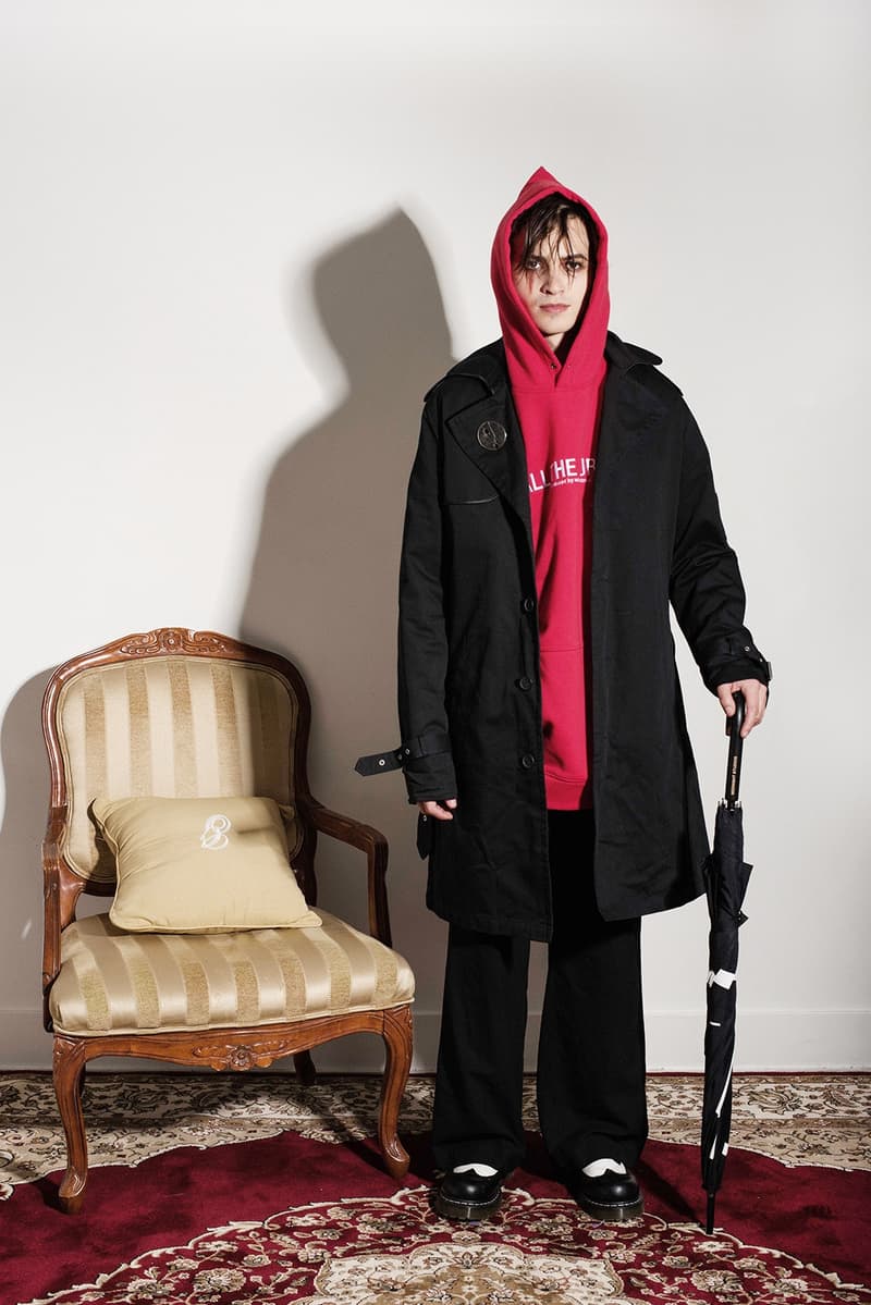 風変わりな80年代ロックスタイルを体現したミッドナイトスタジオ2017年秋冬コレクション 英国パンクバンドをモチーフに〈GUESS〉、〈Hawkers.Co〉とのコラボピースも織り交ぜたルックブック デニムセットアップ ユーティリティポケットベスト サングラス トラックスーツ