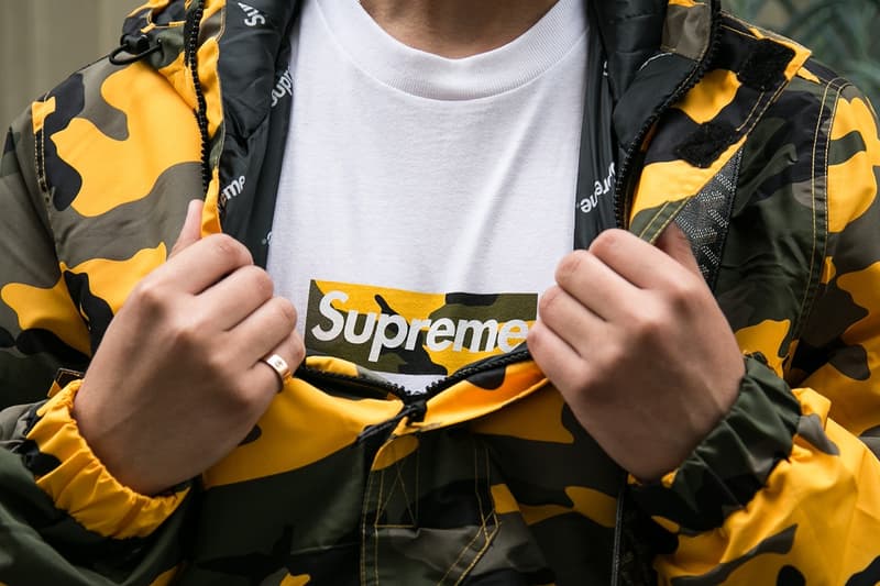 Supreme x『AKIRA』のロンドンローンチの様子をスナップ形式でレポート ネオ東京に染まったイングランドの首都……名物“Supremeおじさん”は何を買った？ アキラ シュプリーム  M-51（モッズコート）をはじめ アウター ジップアップブルゾン ジャンプスーツ フーディ S/S & L/S Tシャツ キャップ