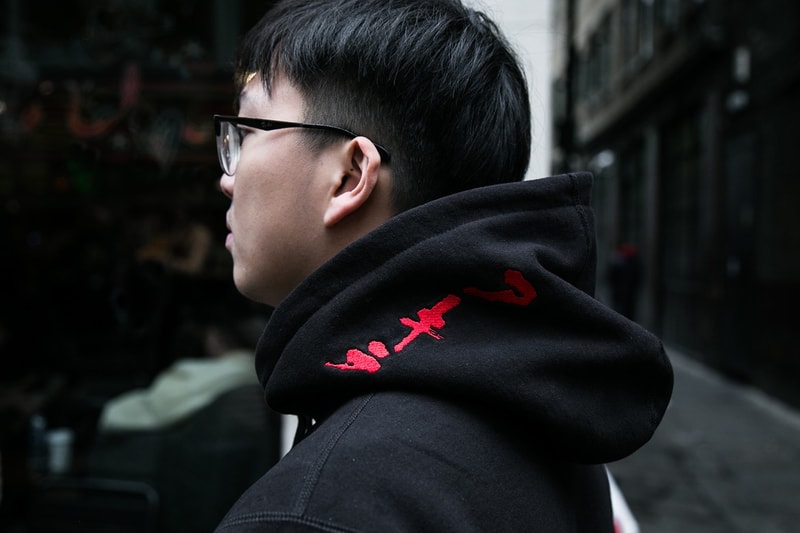 Supreme x『AKIRA』のロンドンローンチの様子をスナップ形式でレポート ネオ東京に染まったイングランドの首都……名物“Supremeおじさん”は何を買った？ アキラ シュプリーム  M-51（モッズコート）をはじめ アウター ジップアップブルゾン ジャンプスーツ フーディ S/S & L/S Tシャツ キャップ
