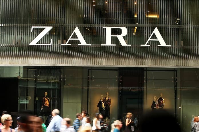 Zara から見慣れないタグが縫い付けられた商品が発見される