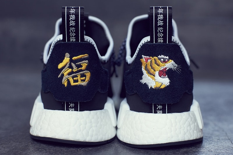 INVINCIBLE x NEIGHBORHOOD x adidas のトリプルネームで手がけた NMD R1 の発売日が解禁 インヴィンシブル  ネイバーフッド  アディダス 福 虎 刺繍 オールブラック 中国語 発売日 リリース ハイプビースト hypebeast
