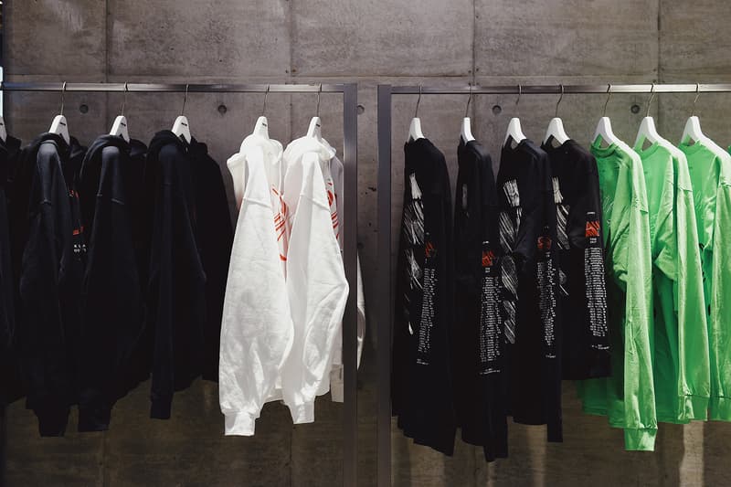 店内撮影にあわせて、同マーチのプロダクトデザイナーに『HYPEBEAST』が独占ゲリラインタビューを敢行 #THEDAMNPOPUP @ monkey time HARAJUKU に潜入