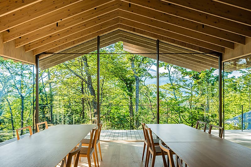 自然との共存をテーマに掲げた建築家・隈研吾によるゲストハウスが長野県に完成 野鳥を彷彿とさせる平屋仕立ての新感覚ゲストハウスをチェック Roof Birds