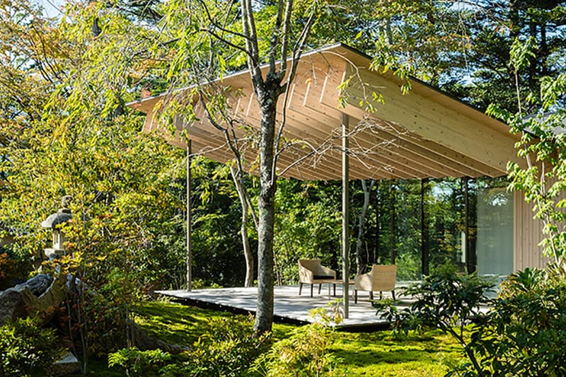 自然との共存をテーマに掲げた建築家・隈研吾によるゲストハウスが長野県に完成