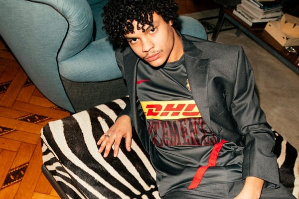 ミラノのカルチャー誌 NSS 恒例のパロディ企画 Les Vêtements de Football から新作コレクションが登場