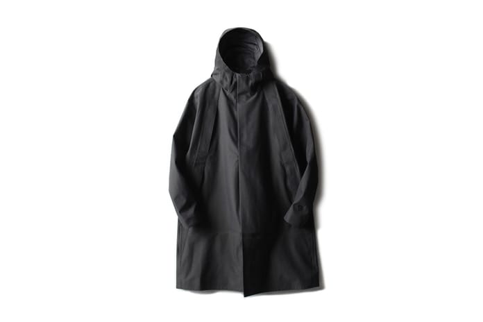 オールブラックを纏った N.HOOLYWOOD x Mountain Hardwear のタッグによるカプセルコレクション