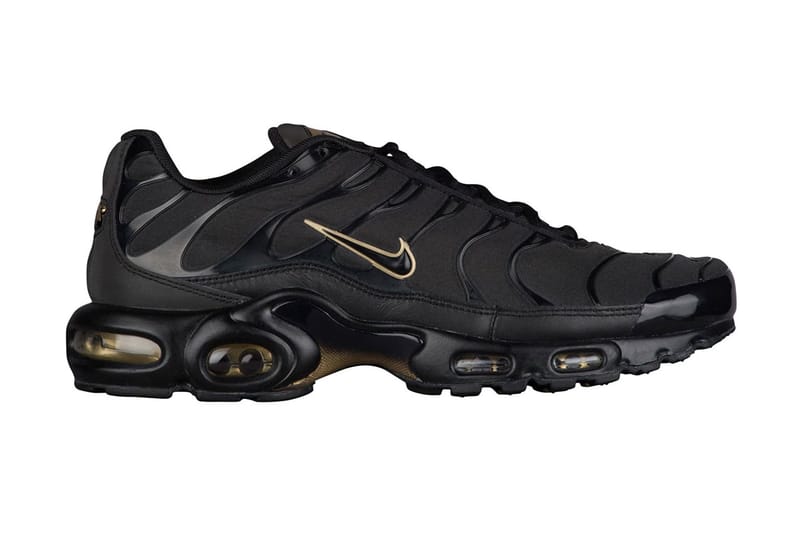 Nike より Air Max Plus の誕生20周年を記念した新作“黒金”モデルが登場