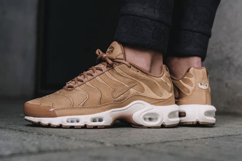 Nike より小麦から着想を得た Air Max Plus の新作モデルが登場 根強いファンを持つ流線的なデザインは刺繍にアップデート The Ten