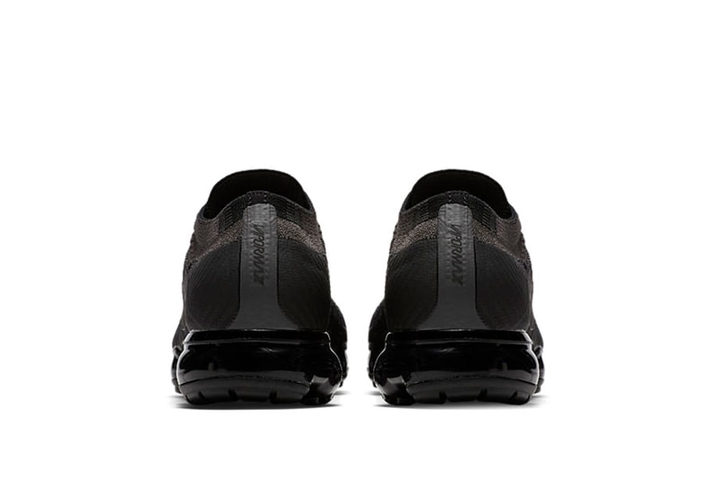 Nike Air VaporMax からソリッドなグラデーションが魅力の新作“MIDNIGHT FOG”が登場 ダークブラックのキャンバスにマルチカラー/ネイビーのスペックルを散りばめた一足