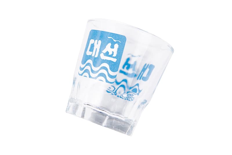 韓国・ソウルで現在開催中の Patta ポップアップストアより限定コレクションが登場 限定フーディやキャップに加え、地元のアルコールメーカーとチームアップした粋なコラボアイテムもラインアップ