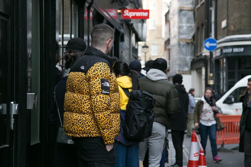 ロンドンにおける Supreme x Independent 最新コラボローンチの様子をお届け