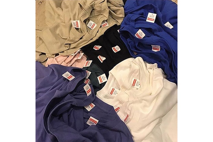 東京の古着屋 What'z up Harajuku に Supreme の無地Tシャツが大量入荷