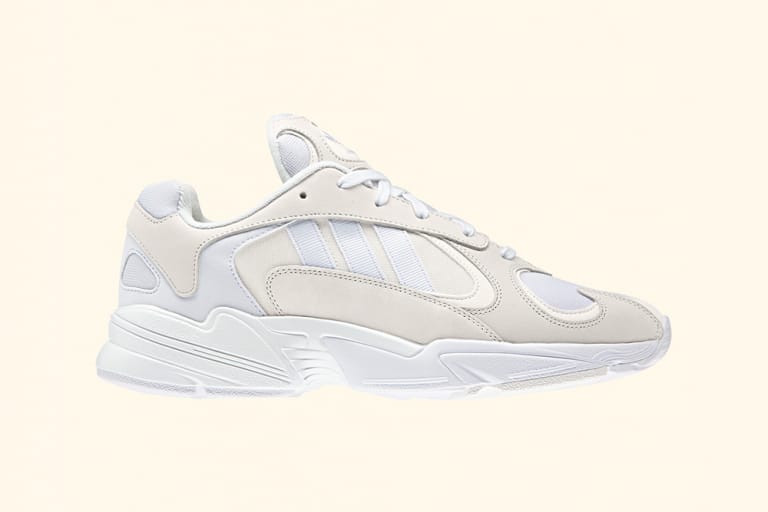 Yeezy Mafia が Desert Rat 500 と Wave Runner 700を融合させた最新作とされる1足のビジュアルがリーク