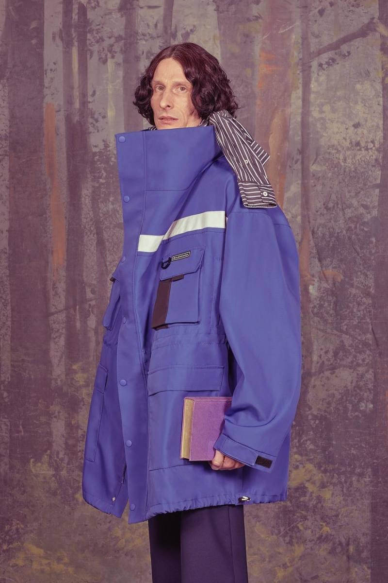 本物の家族を起用した Balenciaga 2018年春夏コレクションのビジュアルが到着 随所に Demna Gvasalia の息遣いを感じる〈Balenciaga〉の新たな姿をお見逃しなく Vetements ヴェトモン セレクトショップ ADDITION ADELAIDE アディッション アデライデ HYPEBEAST ハイプビースト