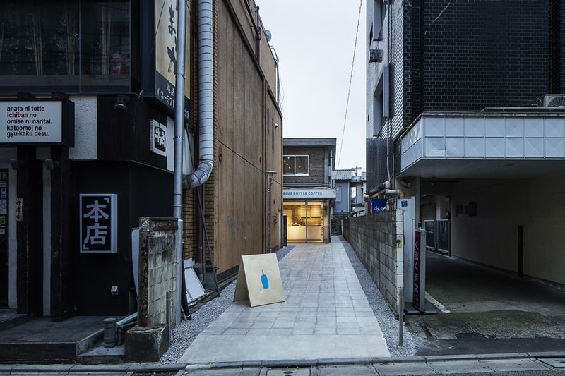 元診療所を改装したブルーボトルコーヒー 三軒茶屋カフェの建築をチェック blue bottle coffee コーヒー カフェ 三茶 診療所 HYPEBEAST ハイプビースト デザイン 内装  スキーマ建築計画 長坂常