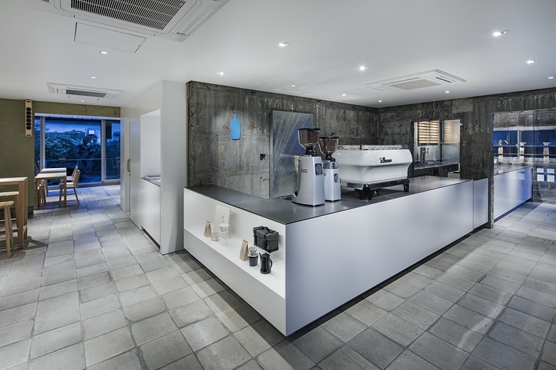 元診療所を改装したブルーボトルコーヒー 三軒茶屋カフェの建築をチェック blue bottle coffee コーヒー カフェ 三茶 診療所 HYPEBEAST ハイプビースト デザイン 内装  スキーマ建築計画 長坂常