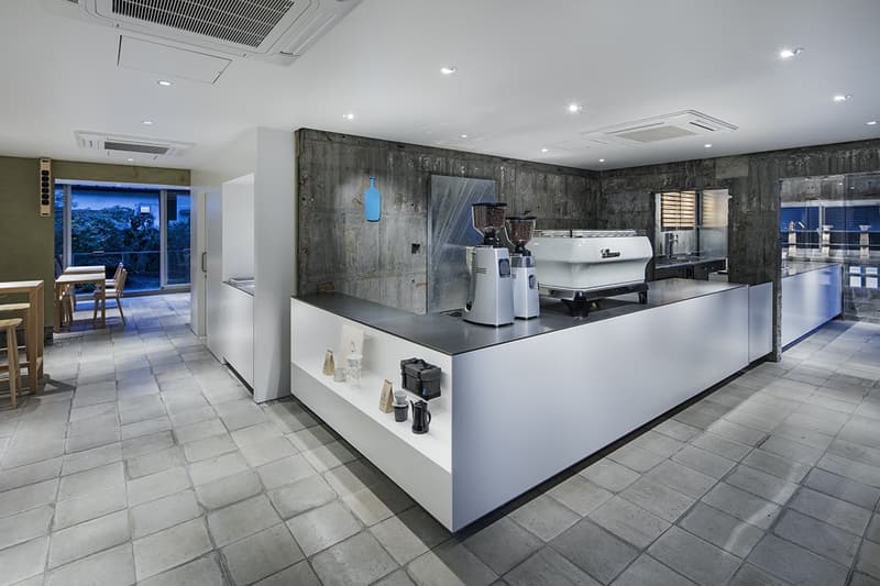 元診療所を改装したブルーボトルコーヒー 三軒茶屋カフェの建築をチェック blue bottle coffee コーヒー カフェ 三茶 診療所 HYPEBEAST ハイプビースト デザイン 内装 スキーマ建築計画 長坂常