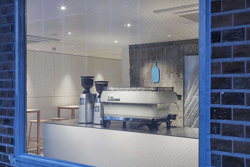 元診療所を改装したブルーボトルコーヒー 三軒茶屋カフェの建築をチェック blue bottle coffee コーヒー カフェ 三茶 診療所 HYPEBEAST ハイプビースト デザイン 内装  スキーマ建築計画 長坂常