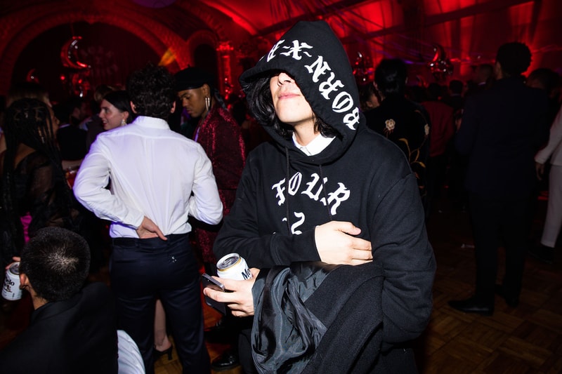 BornxRaised と Converse が洒落込んで一夜を過ごす大人のセイディ・ホーキンズを開催 YG、ナケル・スミス、アレイリ・メイらがドレスアップして一堂に会したダンスパーティーをスナップ形式でレポート HYPEBEAST ハイプビースト ボーンアンドレイズド