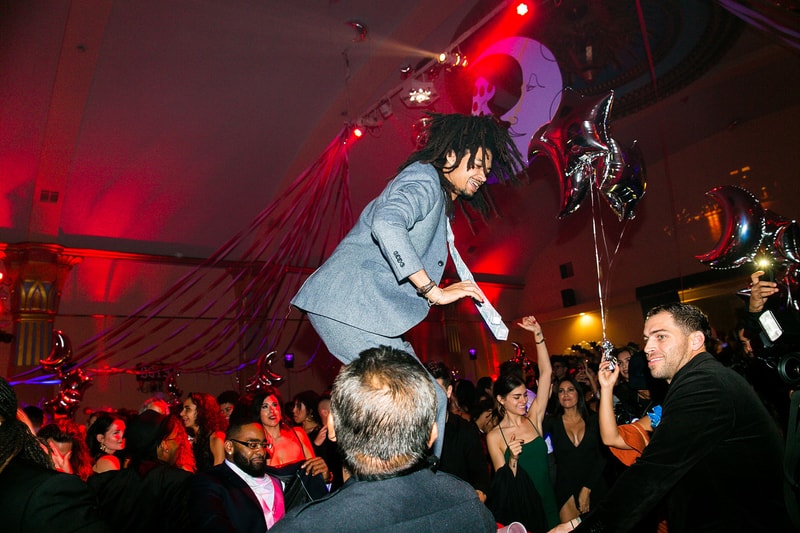 BornxRaised と Converse が洒落込んで一夜を過ごす大人のセイディ・ホーキンズを開催 YG、ナケル・スミス、アレイリ・メイらがドレスアップして一堂に会したダンスパーティーをスナップ形式でレポート HYPEBEAST ハイプビースト ボーンアンドレイズド