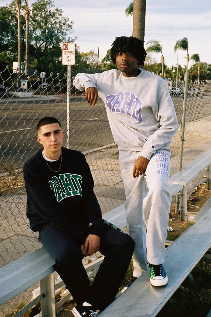 LA発の Brotherfood よりリラックス感が心地よい最新コレクションが到着 カレッジ要素を随所に落とし込んだグラフィックロゴアイテムをチェック