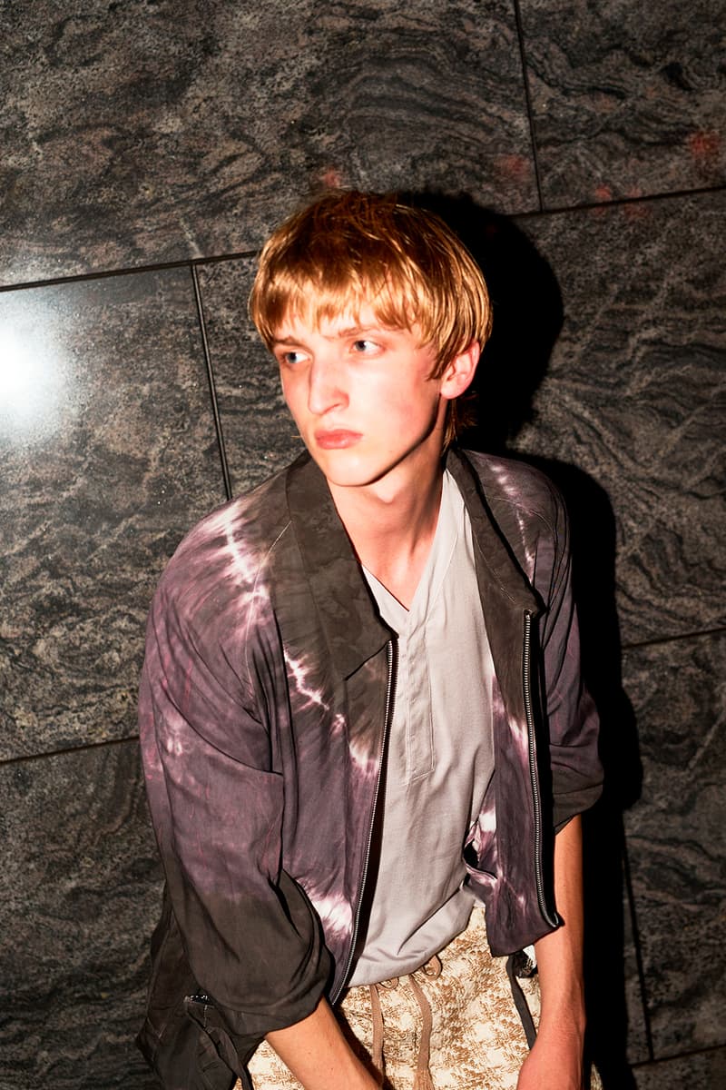 bukht より古典的なウェアを現代的に昇華させた2018年春夏ルックブックが到着 残像や赤みでクラシックファッションが栄えた時代の熱量を再現 GARDEN ガーデン O オー bukht ブフト エスニック トレンチコート ダブルブレストジャケット チャイナシャツ ショーツ デニムパンツ HYPEBEAST ハイプビースト