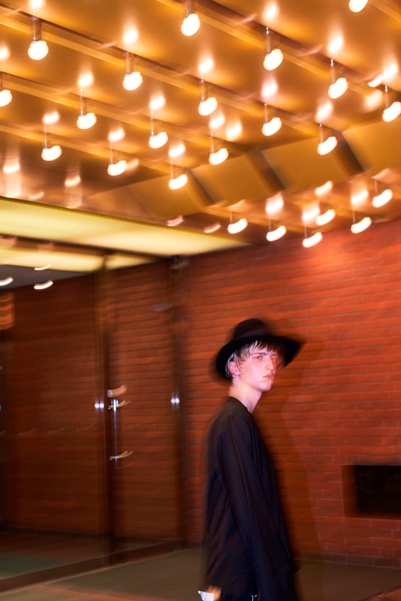 bukht より古典的なウェアを現代的に昇華させた2018年春夏ルックブックが到着 残像や赤みでクラシックファッションが栄えた時代の熱量を再現 GARDEN ガーデン O オー bukht ブフト エスニック トレンチコート ダブルブレストジャケット チャイナシャツ ショーツ デニムパンツ HYPEBEAST ハイプビースト