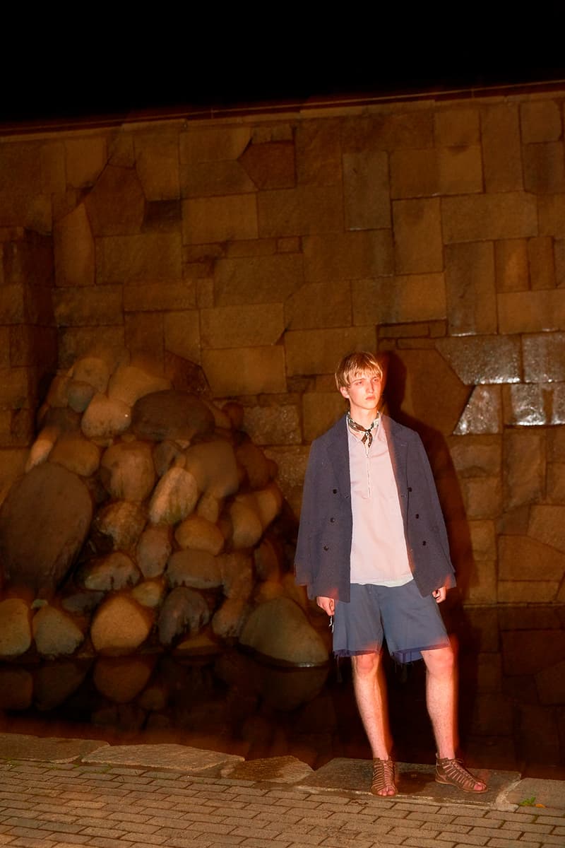 bukht より古典的なウェアを現代的に昇華させた2018年春夏ルックブックが到着 残像や赤みでクラシックファッションが栄えた時代の熱量を再現 GARDEN ガーデン O オー bukht ブフト エスニック トレンチコート ダブルブレストジャケット チャイナシャツ ショーツ デニムパンツ HYPEBEAST ハイプビースト