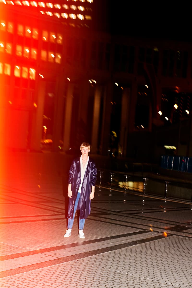 bukht より古典的なウェアを現代的に昇華させた2018年春夏ルックブックが到着 残像や赤みでクラシックファッションが栄えた時代の熱量を再現 GARDEN ガーデン O オー bukht ブフト エスニック トレンチコート ダブルブレストジャケット チャイナシャツ ショーツ デニムパンツ HYPEBEAST ハイプビースト