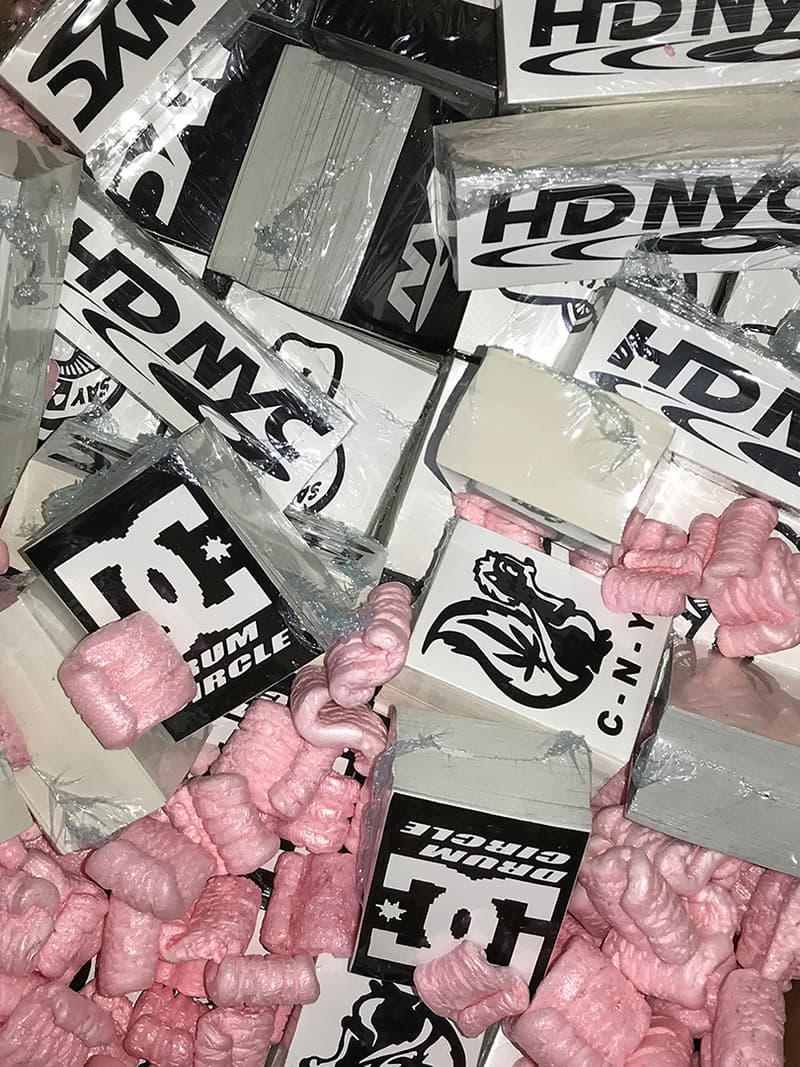 LQQK Studio の協力によるコミカルなプリントが今の気分にぴったりな CNY NYC の最新コレクション デザイナーは Supreme のフォトグラファーを務め、日本でも展示を開催するフォトグラファー、ピーター・サザーランド Supreme シュプリーム STÜSSY ステューシー Nike ナイキ Peter Sutherland チャイニーズニューイヤー ルックスタジオ