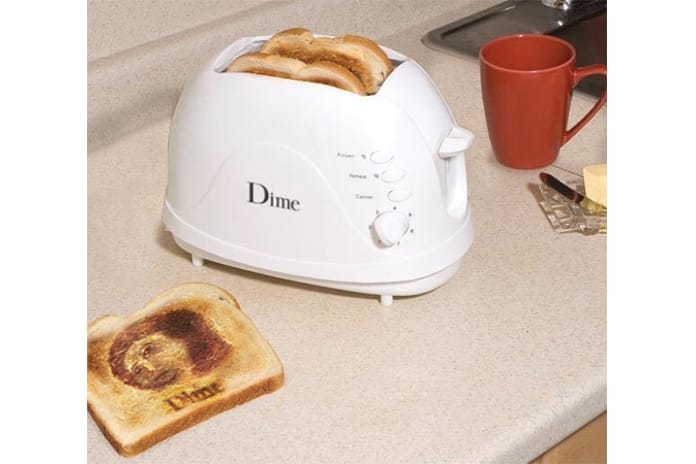 Dime がオリジナルの版が焼きつくポップアップトースターを発売