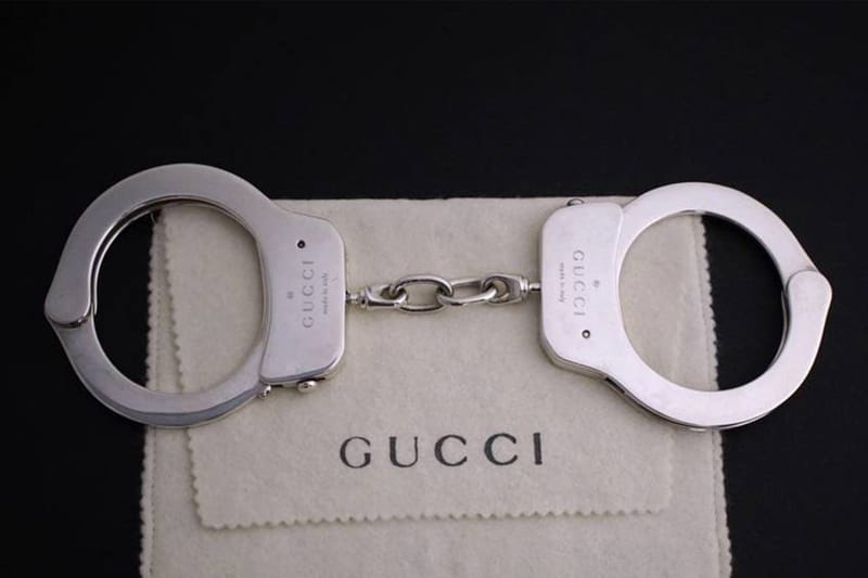 Gucci の名作として名高い手錠がリセールサイト Grailed にて破格の値段で出品される