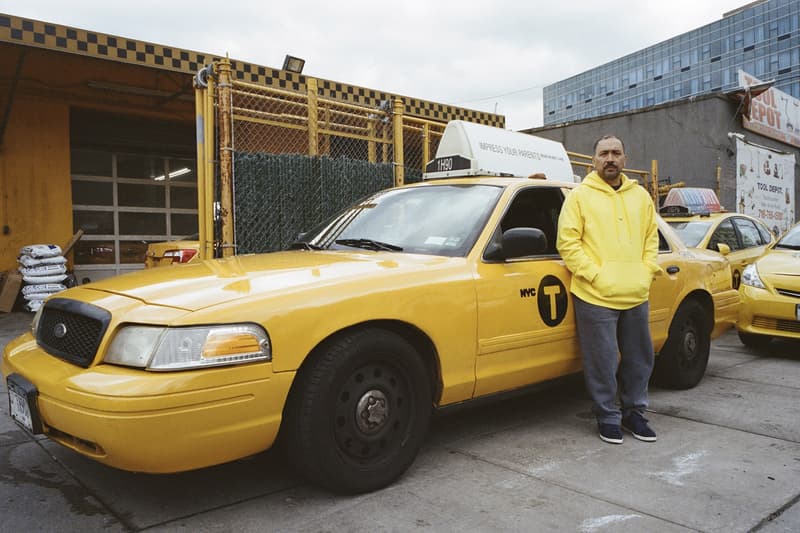 Helmut Lang より NY のイエローキャブをテーマとした “Taxi Project” カプセルコレクションが登場 ヘルムート ラング タクシー キャブ イエロー 黄色 ニューヨーク フーディ ロングスリーブ Tシャツ 運転手 ドライバー Iain R. Webb イアン ウェブ ハイプビースト hypebeast