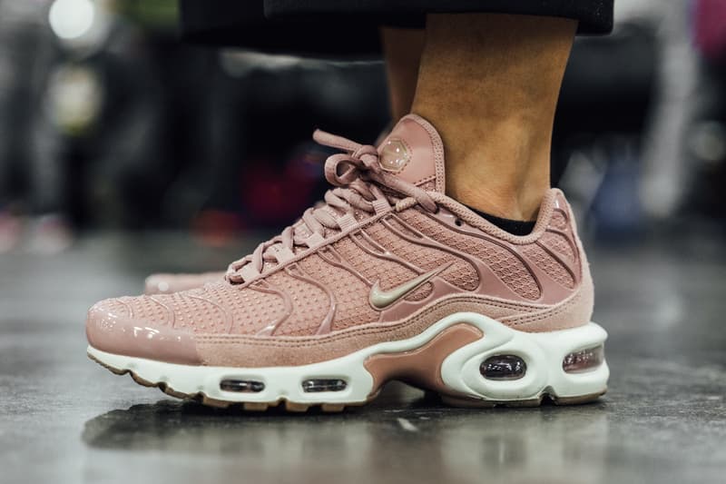 #OnFeet at NYC Sneaker Con 2017 〈ZARA〉による盗作疑惑で話題となった“あのモデル”も登場した“地球上最大のスニーカーショー”に潜入 Alexander Wang アレキサンダー・ワン adidas Originals アディダス オリジナルス Bball Lo Kanye West カニエ・ウェスト YEEZY BOOST Runner Nike Air Max Plus Aleali May アレイリ・メイ Air Jordan 1 HYPEBEAST HYPEBAE ハイプビースト