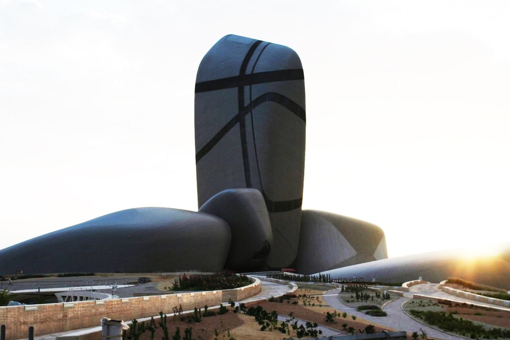 設計事務所スノヘッタが10年を経て遂にサウジアラビアの未来的な美術館を完成 Snøhetta The King Abdulaziz Center for World Culture　ザ キング アブドゥルアズィーズ センター フォー ワールド カルチャー ハイプビースト 美術館 サウジアラビア