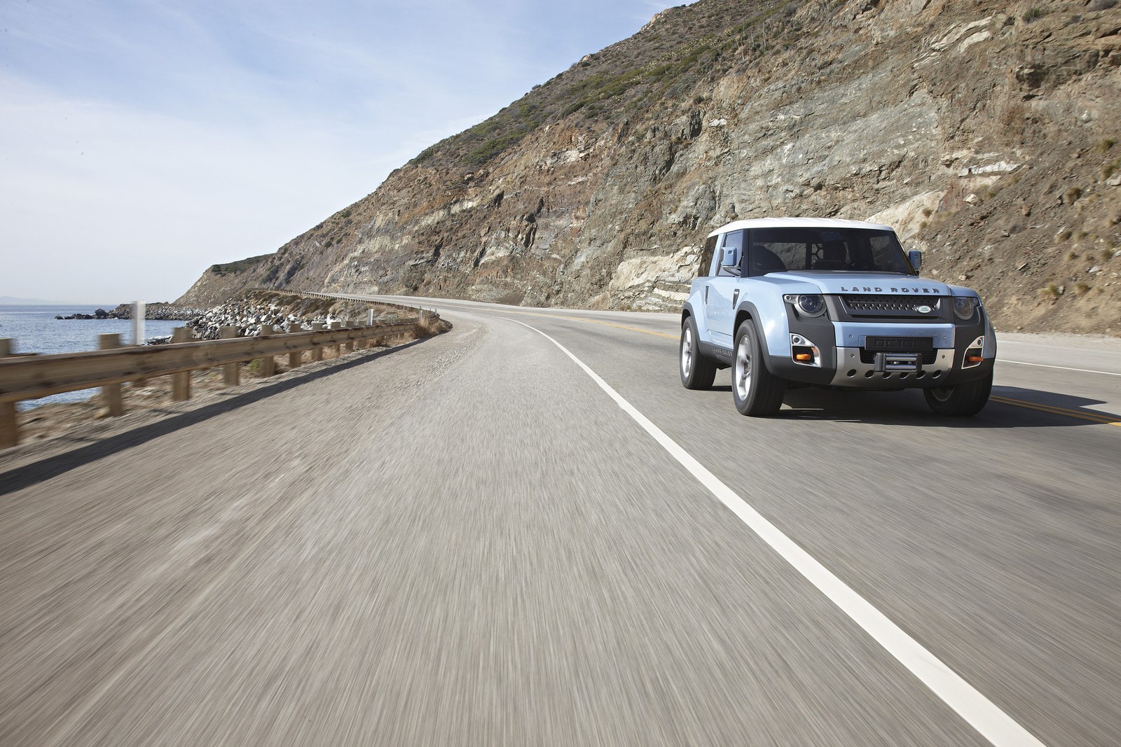 2011年の白紙から8年の時を経て新型ランドローバー・ディフェンダーが発売へ 「Land Rover」の技術の結晶として、オフロード界最高/最強のディフェンダーが誕生する予感 レンジローバー