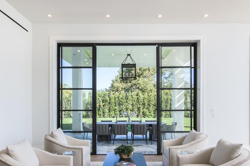 レブロン・ジェームズが購入した LA の2軒目の別荘が色々とキングすぎる ベッドルーム8部屋、バスルーム9.5室にサウナ付きのスパやエレベーターが併設する超広大なお屋敷の気になるお値段は…… クリーブランド キャバリアーズ NBA バスケットボール LeBron James ロサンゼルス 移籍 別荘 家 自宅 HYPEBEAST ハイプビースト