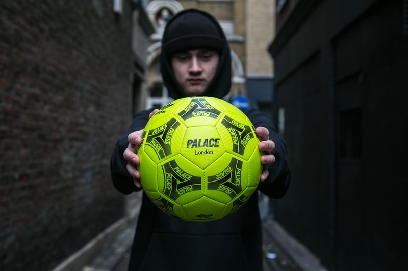 パレス アディダス 最新コラボアイテムのロンドンローンチの様子をルックバック palace adidas